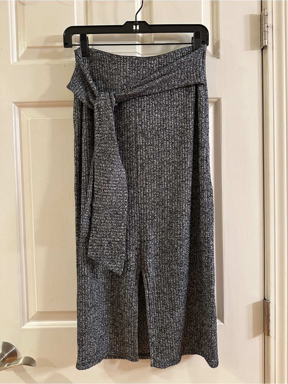 Banana Republic Gray Ribbed Tie-Waist Midi Skirt